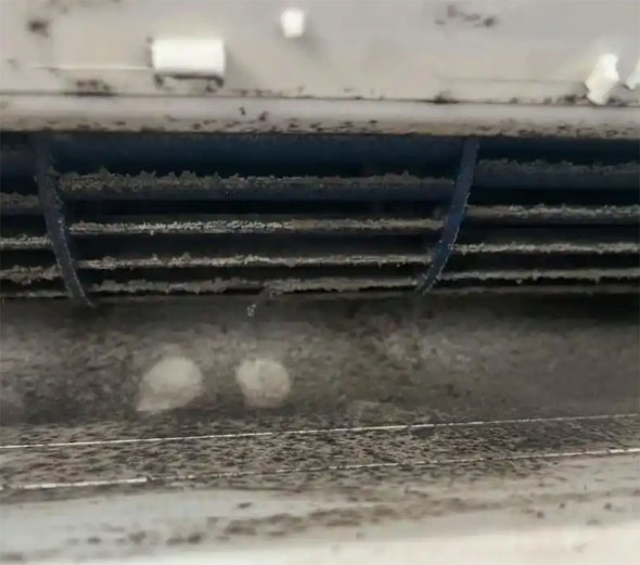 色达空调吹的风有股烧焦味是怎么回事